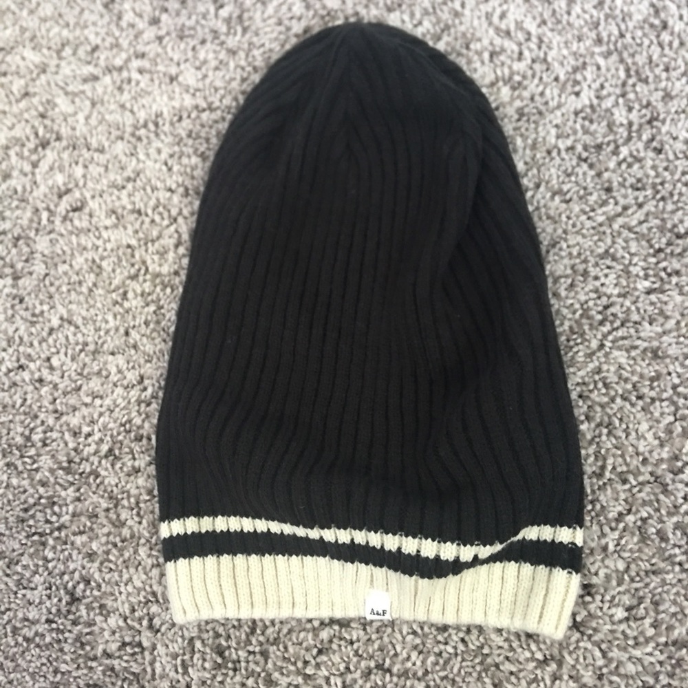 THIN BLACK BEANIE (BRAND NEW)